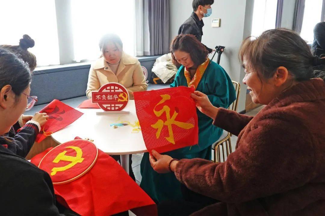 甜美奥莉吃甜点